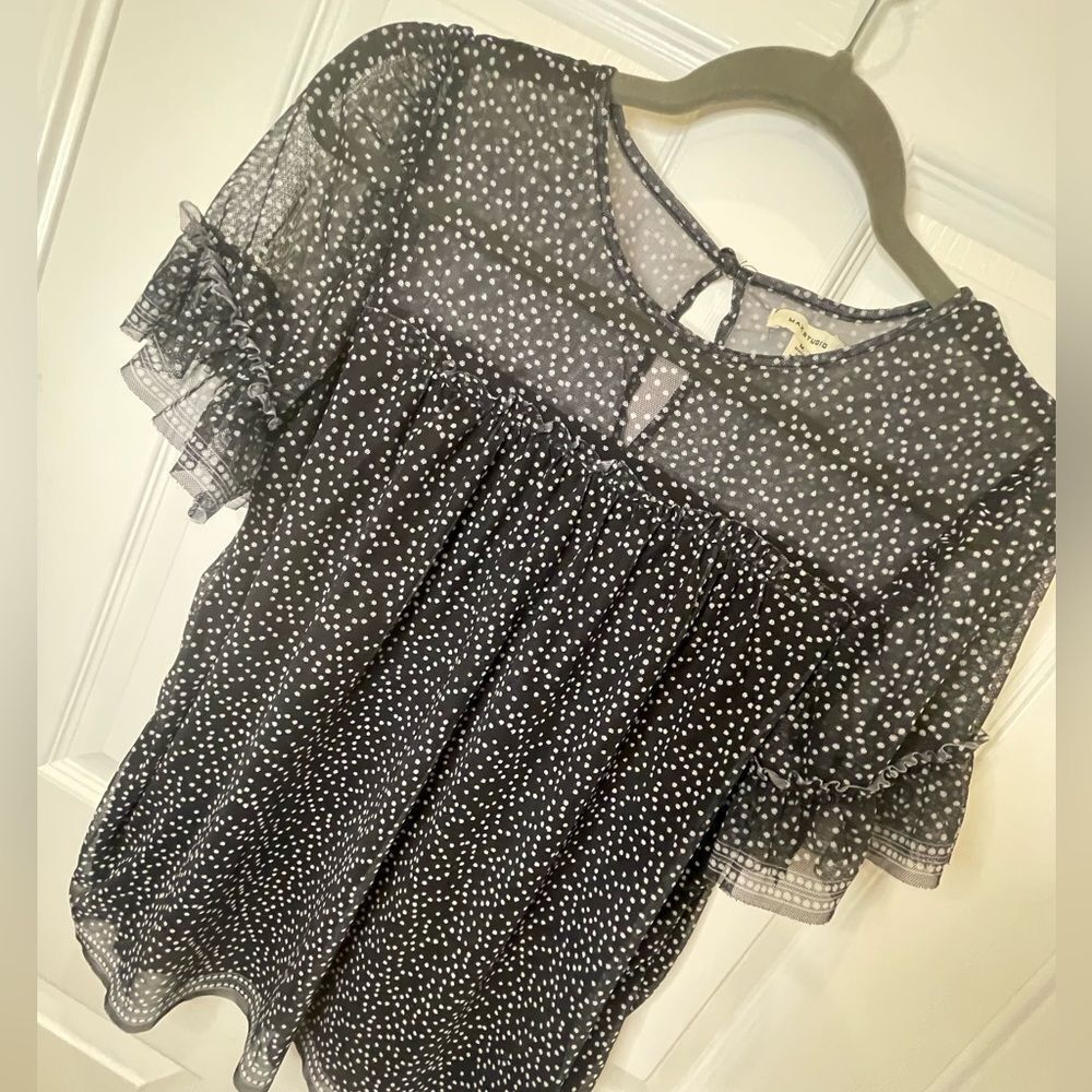 Max Studio medium short sleeve lined ruffle sleeve blouse black white dots